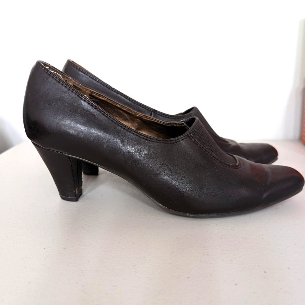 Dark brown dress shoes/heels - Women's size 8.5